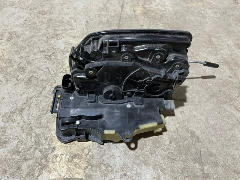 Замок двери передней правой