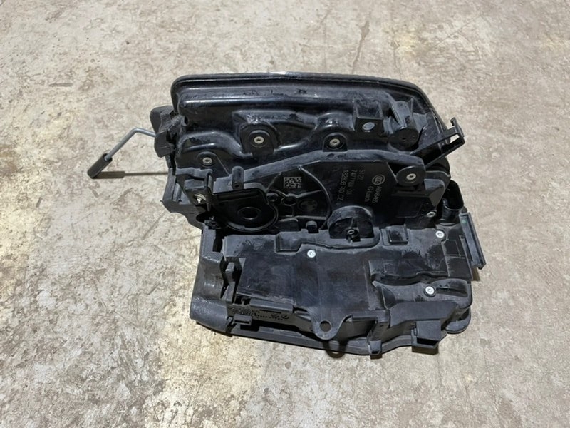 Замок двери задней левой