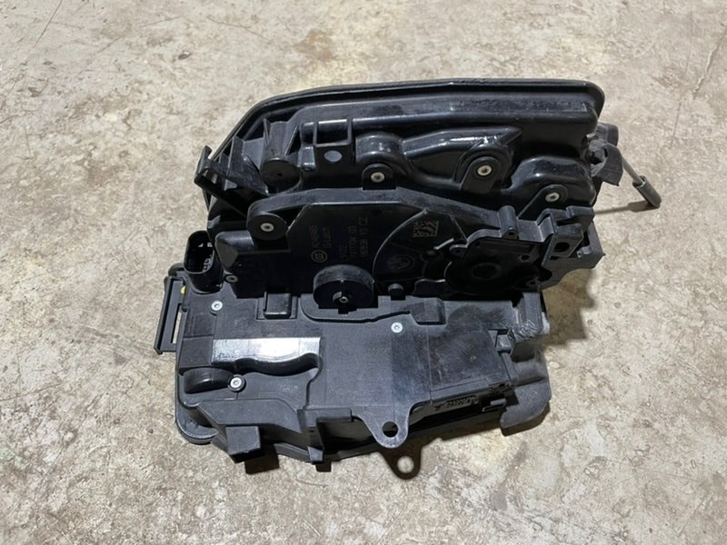 Замок двери задней правой