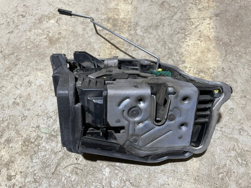 Замок двери задней правой