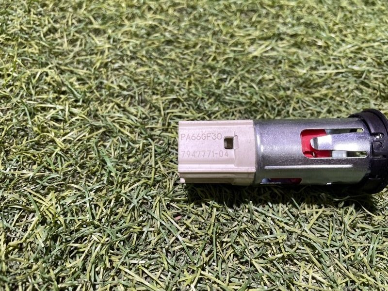 Гнездо прикуривателя