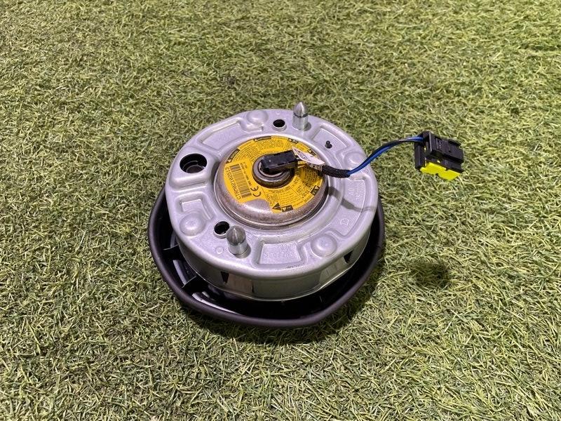 Подушка безопасности в рулевое колесо