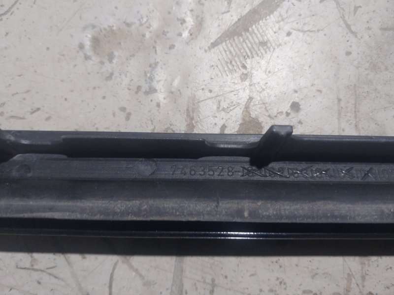 Молдинг лобового стекла