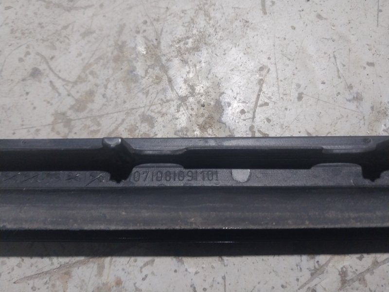 Молдинг лобового стекла