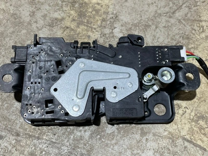 Замок багажника