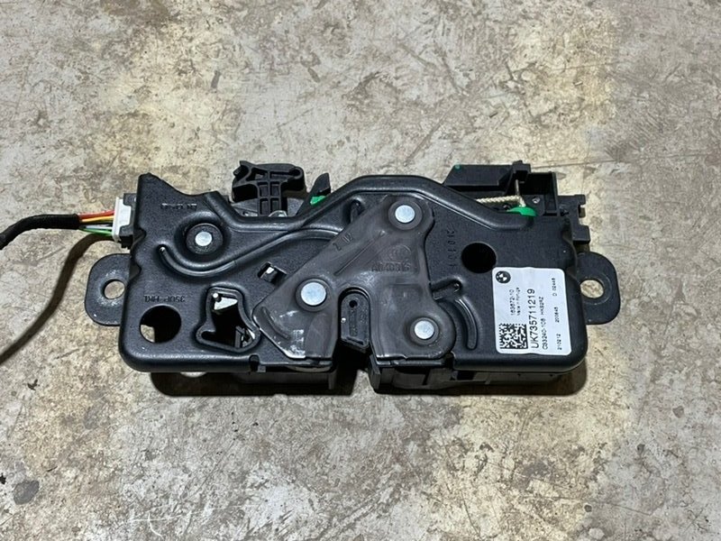 Замок багажника