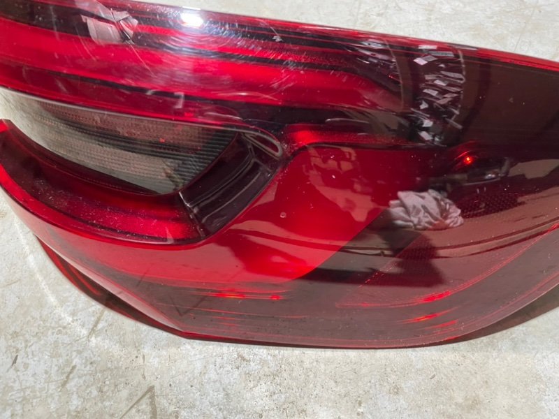 Фонарь задний наружный правый