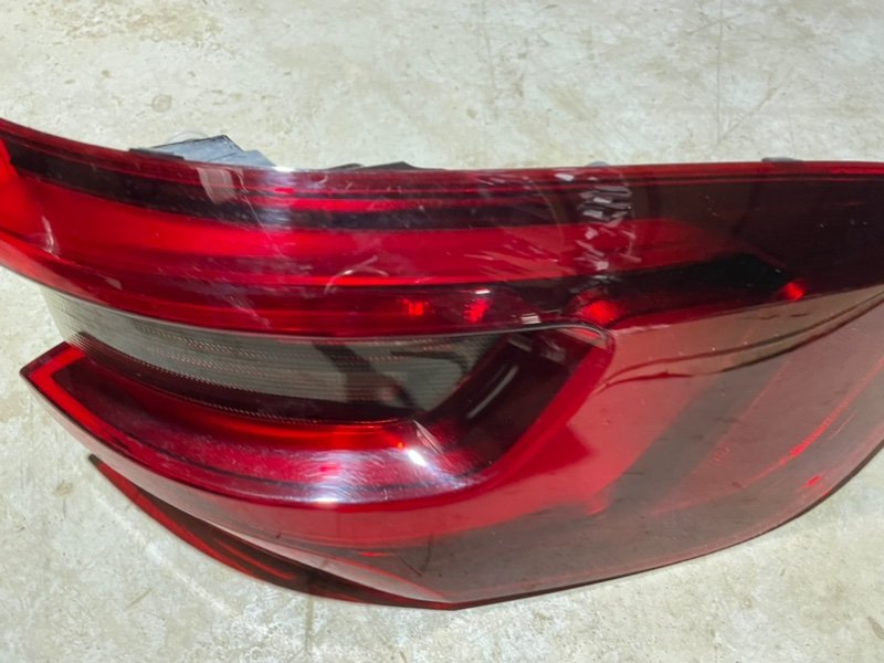 Фонарь задний наружный правый