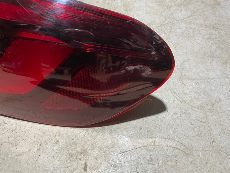 Фонарь задний наружный правый