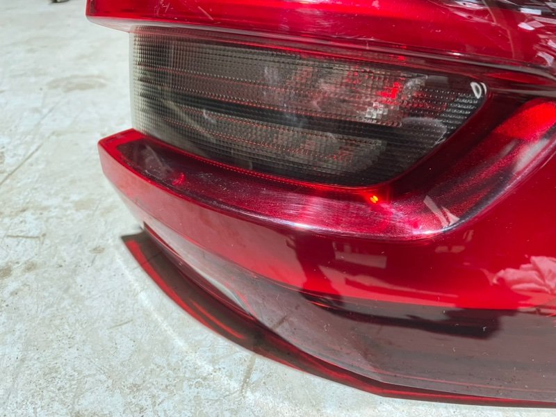 Фонарь задний наружный правый