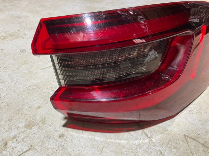 Фонарь задний наружный правый