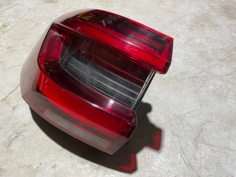 Фонарь задний наружный левый