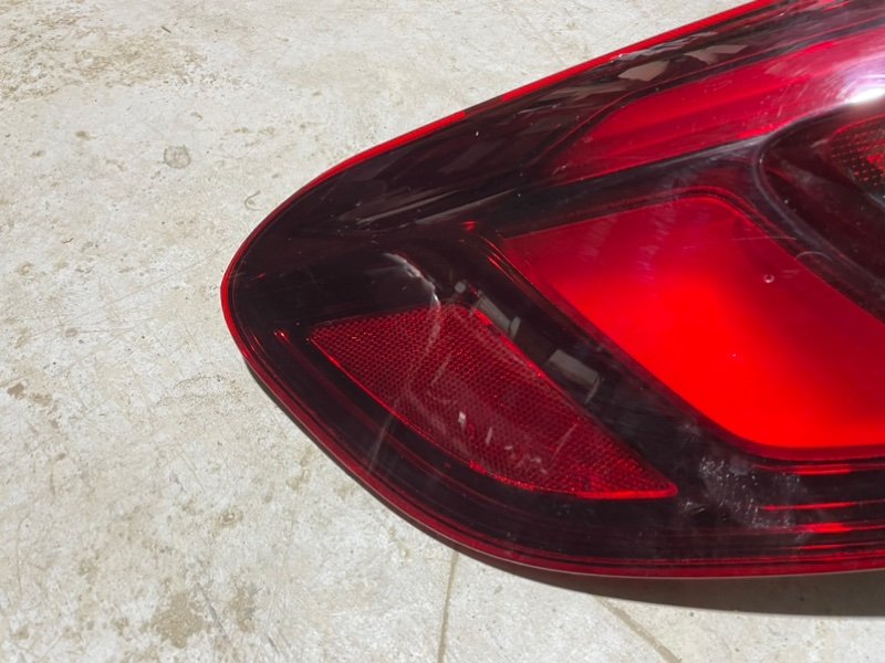 Фонарь задний наружный левый