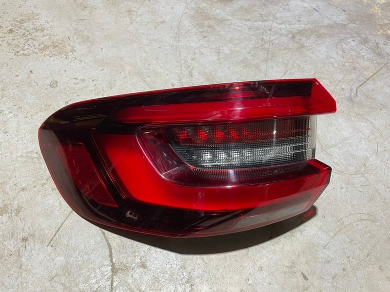 Фонарь задний наружный левый