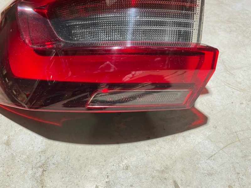 Фонарь задний наружный левый