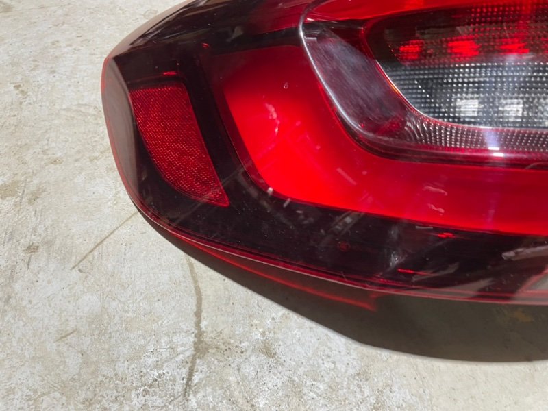 Фонарь задний наружный левый