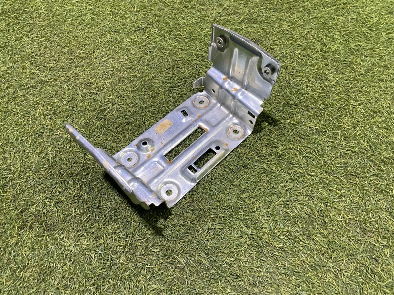 Кронштейн крепления торпедо