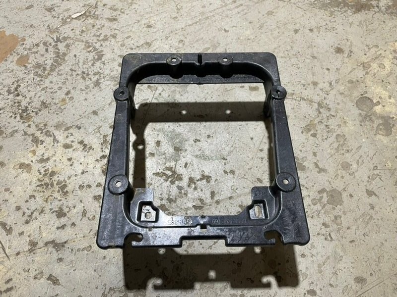 Кронштейн крепления торпедо