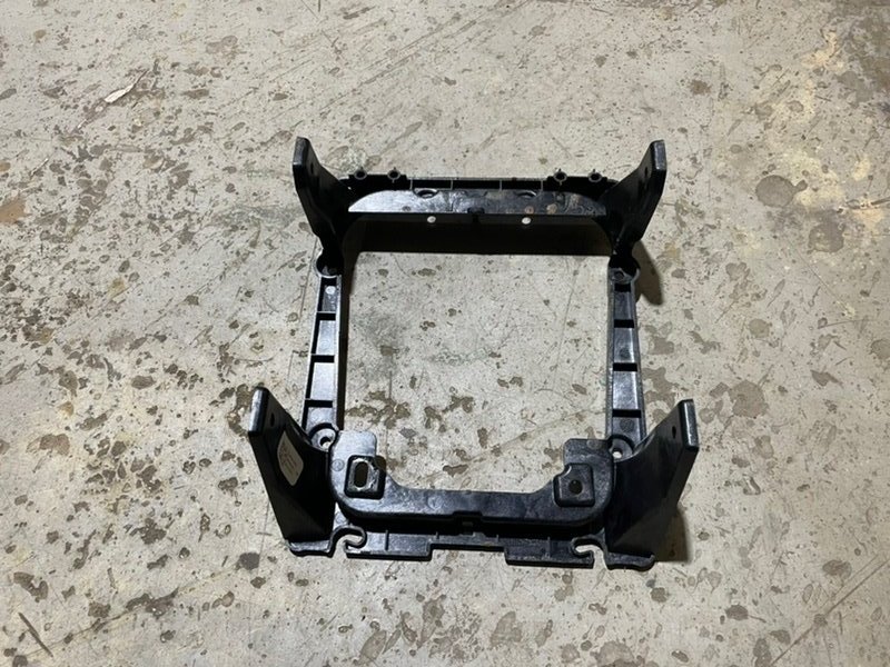 Кронштейн крепления торпедо