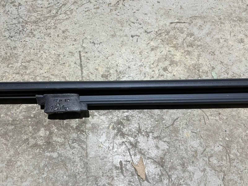 Уплотнитель стекла двери