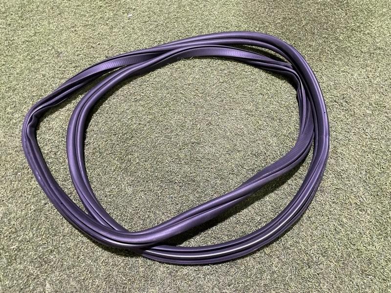 Уплотнитель заднего стекла