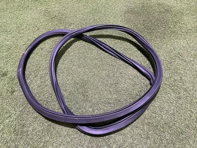 Уплотнитель заднего стекла