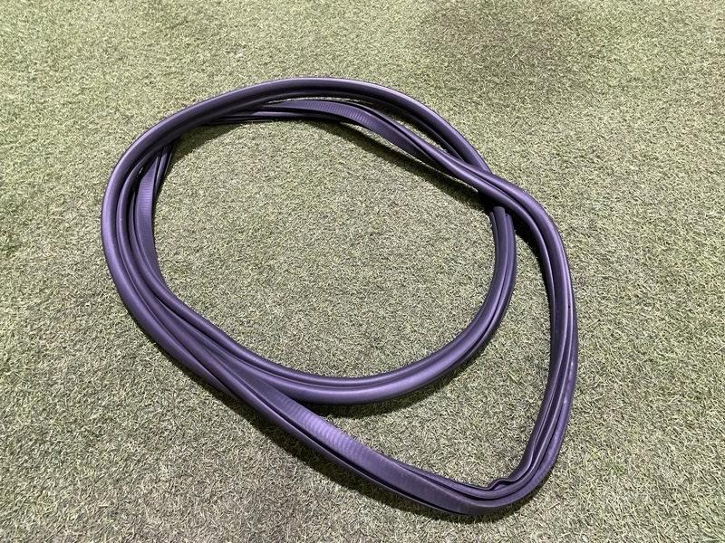 Уплотнитель заднего стекла