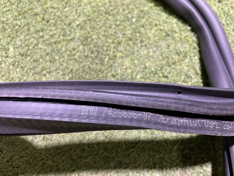 Уплотнитель заднего стекла