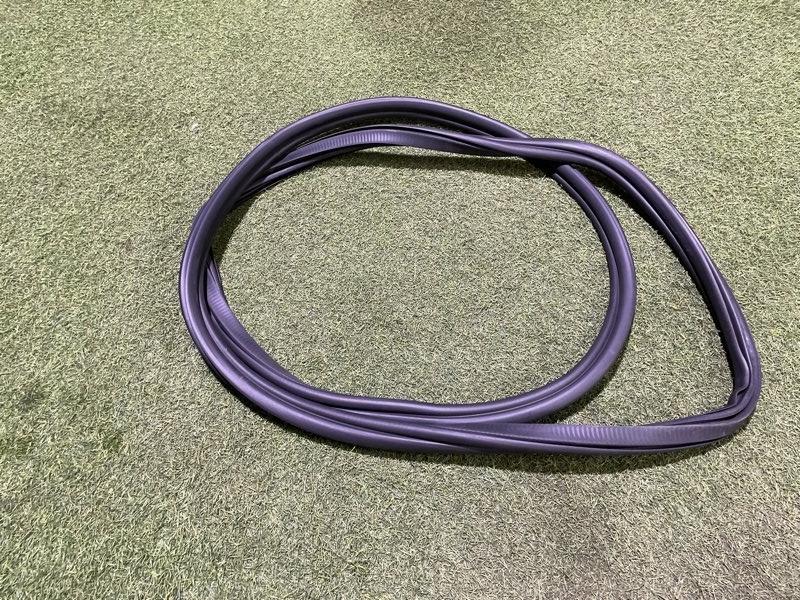 Уплотнитель заднего стекла