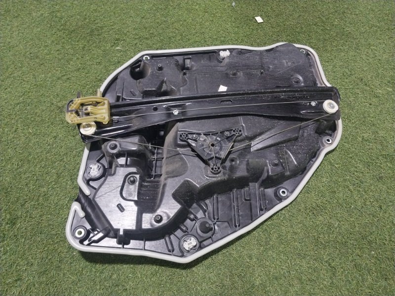 Стеклоподъемник электр. задний правый