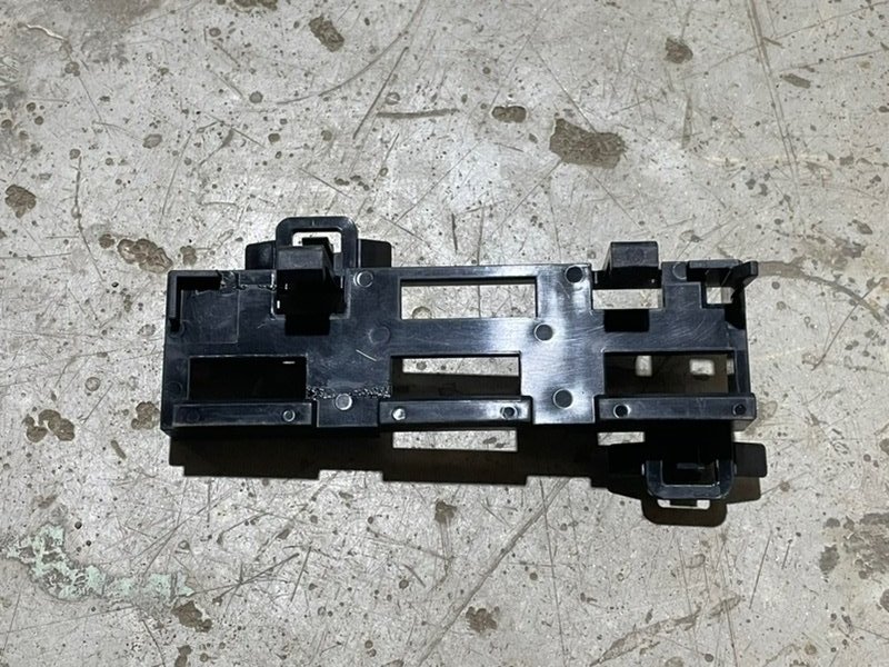 Кронштейн крепежный вспомогательный (разного назначения)