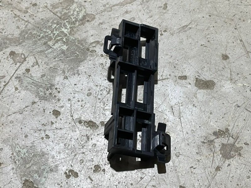 Кронштейн крепежный вспомогательный (разного назначения)