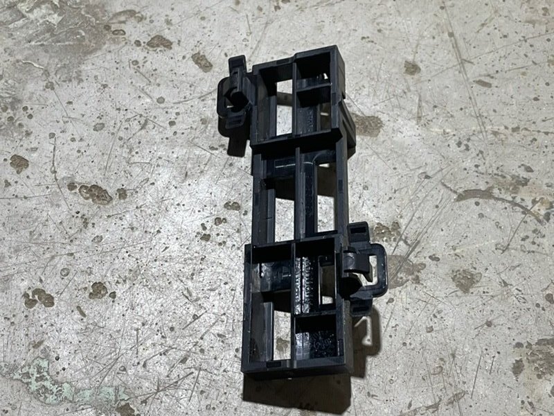 Кронштейн крепежный вспомогательный (разного назначения)