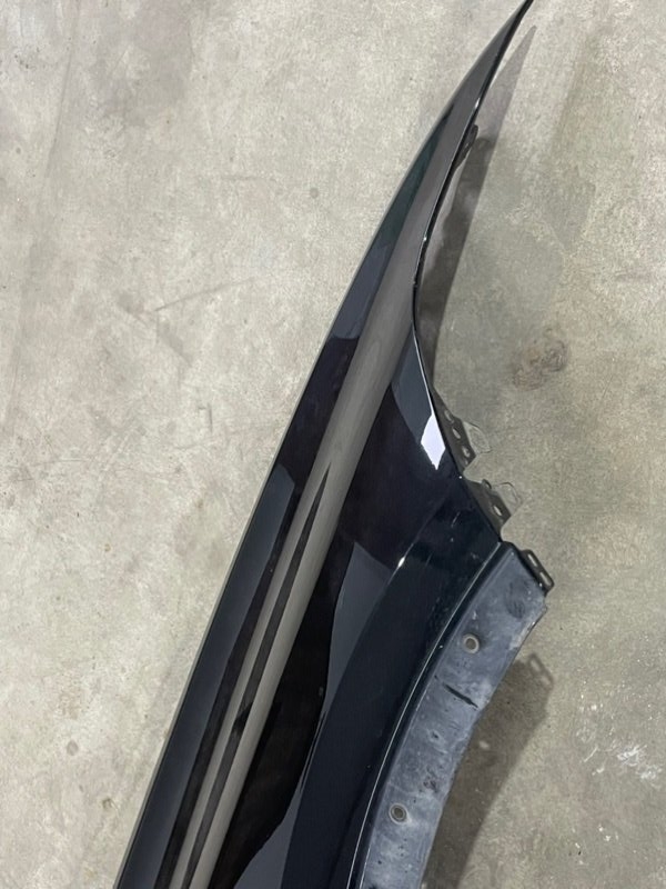 Крыло переднее правое