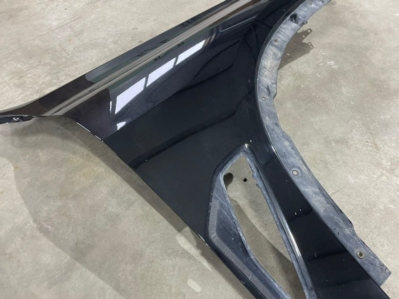 Крыло переднее правое