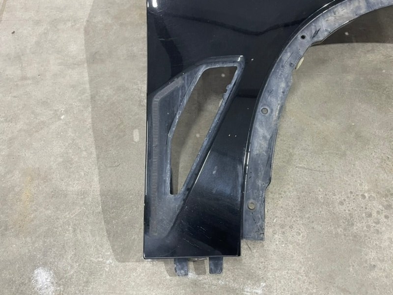 Крыло переднее правое