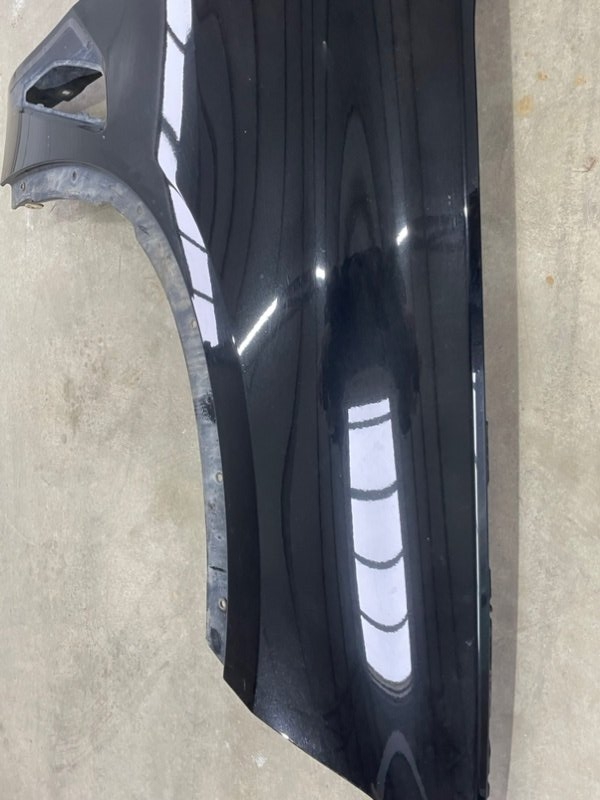 Крыло переднее правое