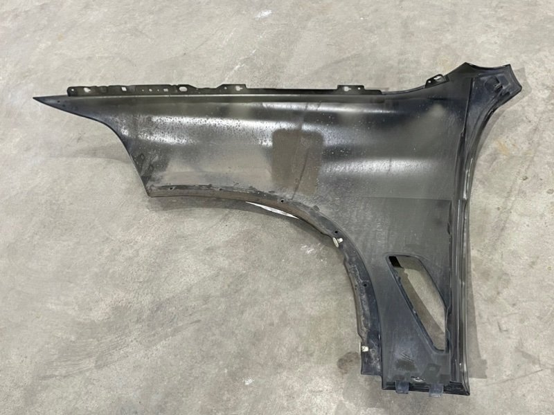 Крыло переднее правое