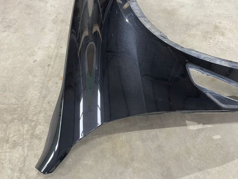 Крыло переднее правое