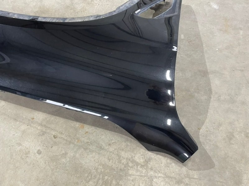 Крыло переднее правое