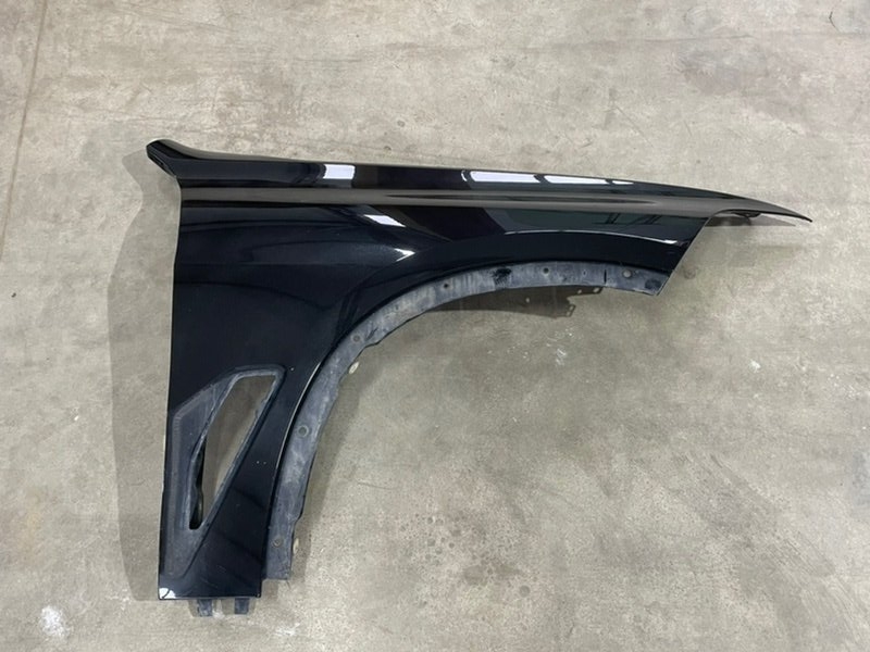 Крыло переднее правое