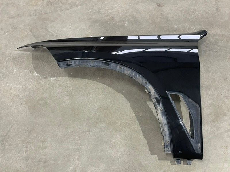 Крыло переднее левое