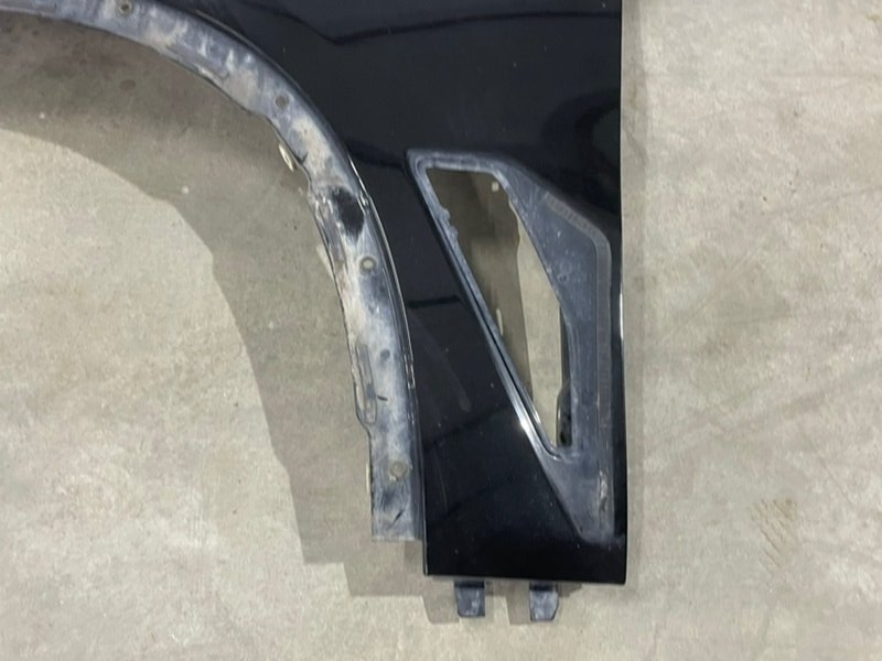 Крыло переднее левое