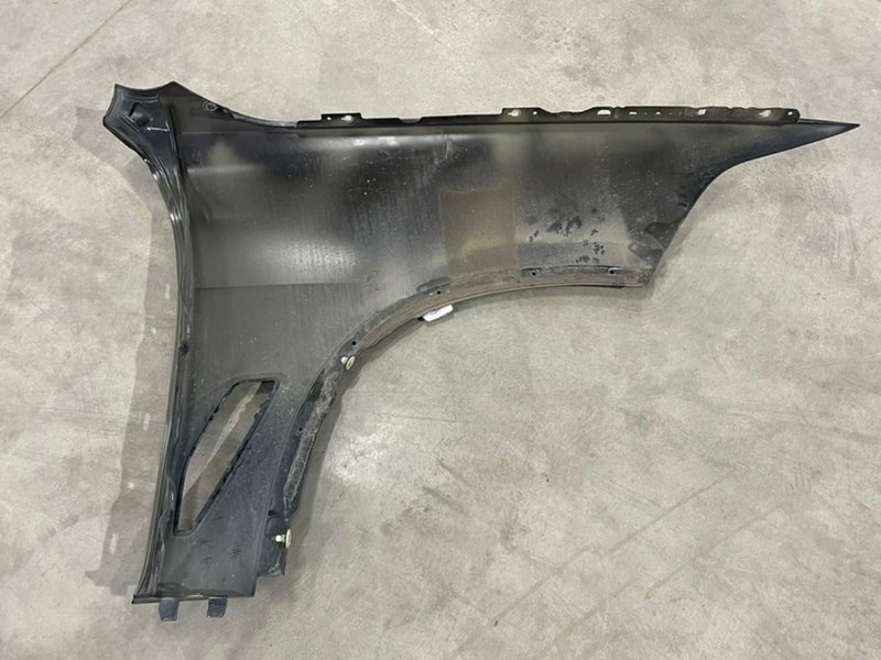 Крыло переднее левое