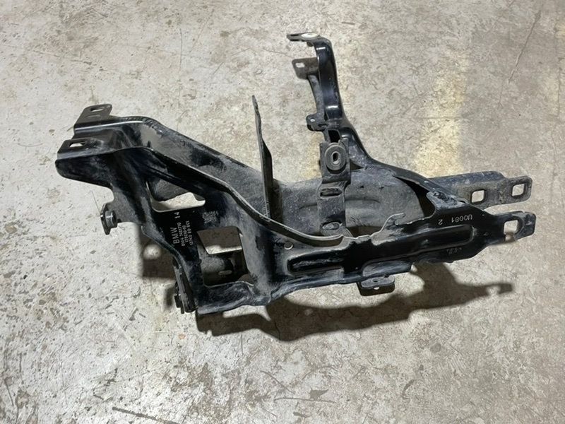 Кронштейн фар правый