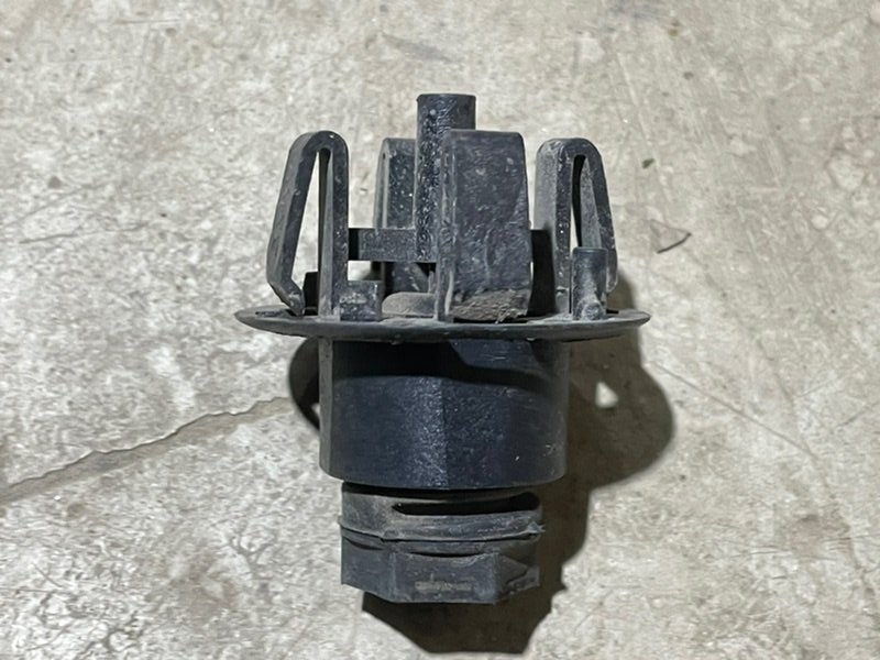 Отбойник капота