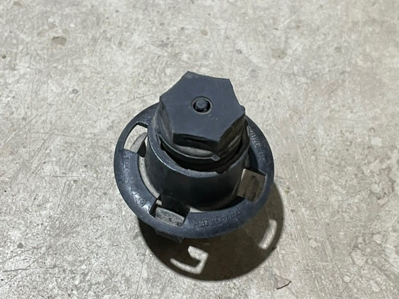 Отбойник капота