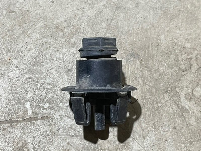 Отбойник капота