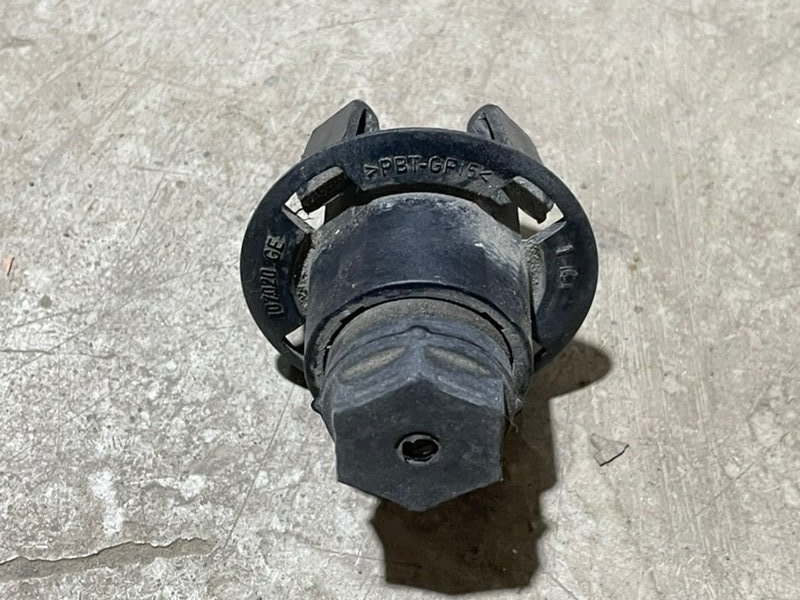 Отбойник капота