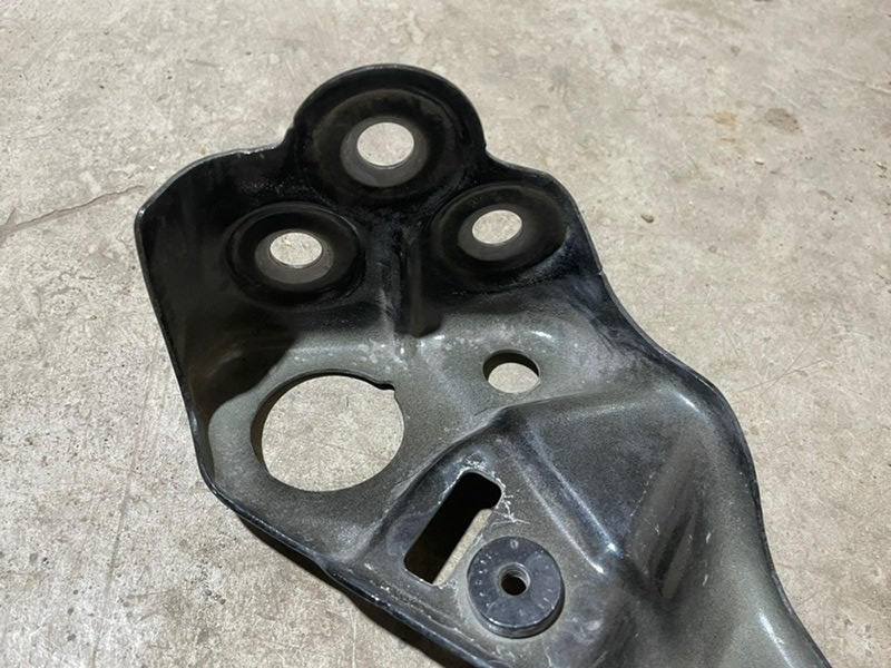 Кронштейн крепления крыла